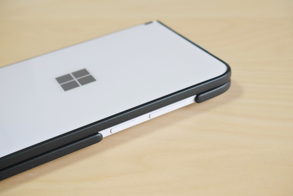 PC/タブレット PC周辺機器 Surface Duo 2 バンパー」レビュー。価格は高いけどデザインと機能面は 