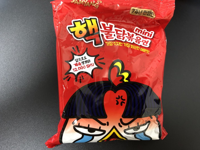ペヤング獄激辛 VS ヘクブルダック炒め麺