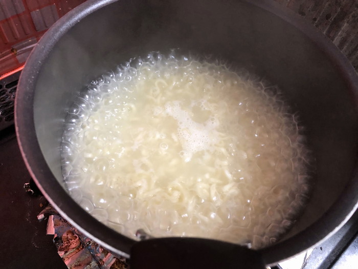 ペヤング獄激辛 VS ヘクブルダック炒め麺