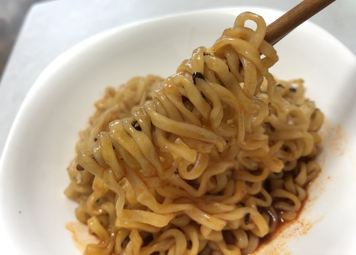 ペヤング獄激辛 VS ヘクブルダック炒め麺