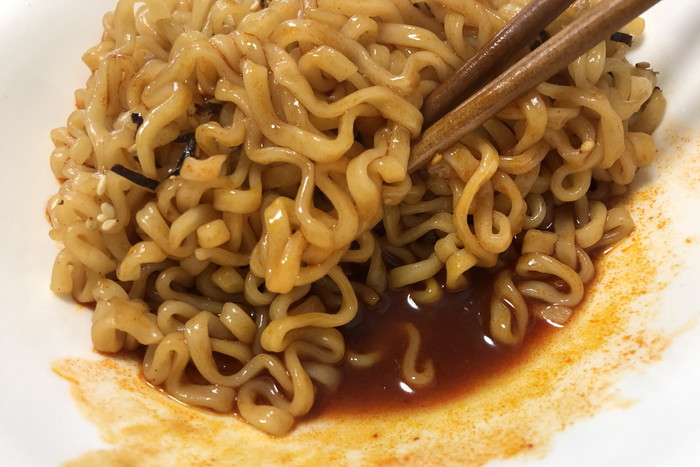 ペヤング獄激辛 VS ヘクブルダック炒め麺